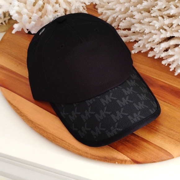 Michael Kors 🔥 NWT 🔥 Black Cap w/ logo design on the brim in leather material. - Picture 12 of 12